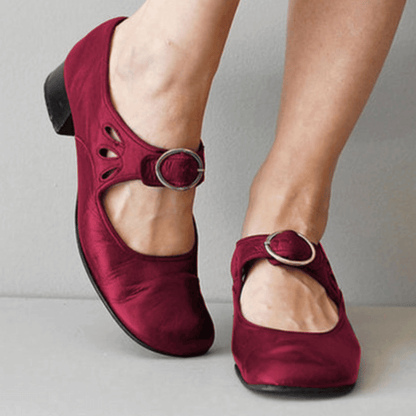 Women’s Closed-Toe Sandals – Low Heel – Adjustable Buckle – Cut-Out Detailing