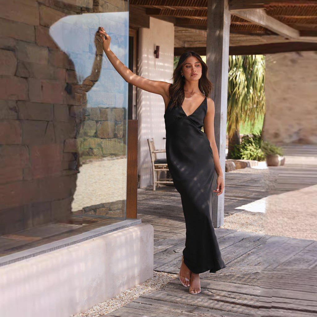 Women’s Evening Dress – Satin – Slim Fit – V-Neck – Sleeveless – Backless – Side Slit