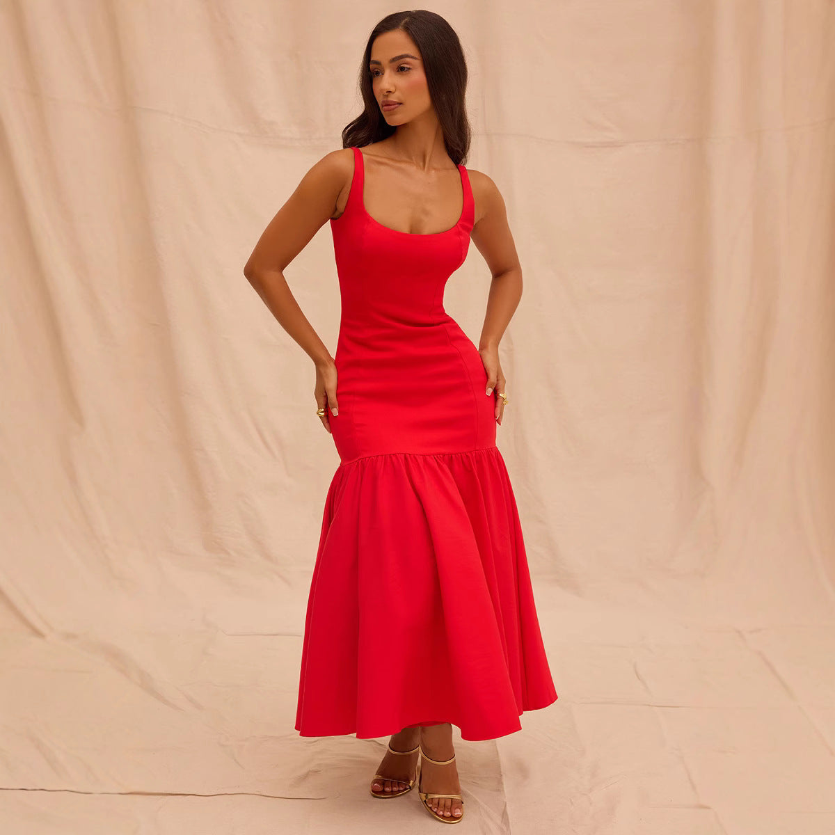 Women’s Evening Dress – Satin Fabric – Fitted Silhouette – Scoop Neck – Midi Length