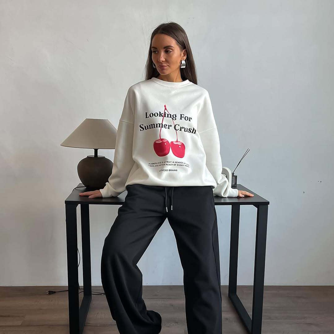 Women’s Pullover Sweatshirt – Oversized Fit – Soft Knit – Graphic Front – Crew Neck