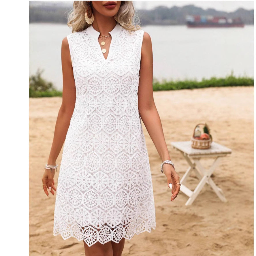 Women’s Mini Dress – Geometric Lace – Straight Fit – Sleeveless V-Neck – Scalloped Hem