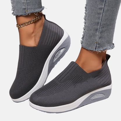 Women’s Slip-On Sneakers Ankle-Cut - Knitted Upper - Cushioned Sole
