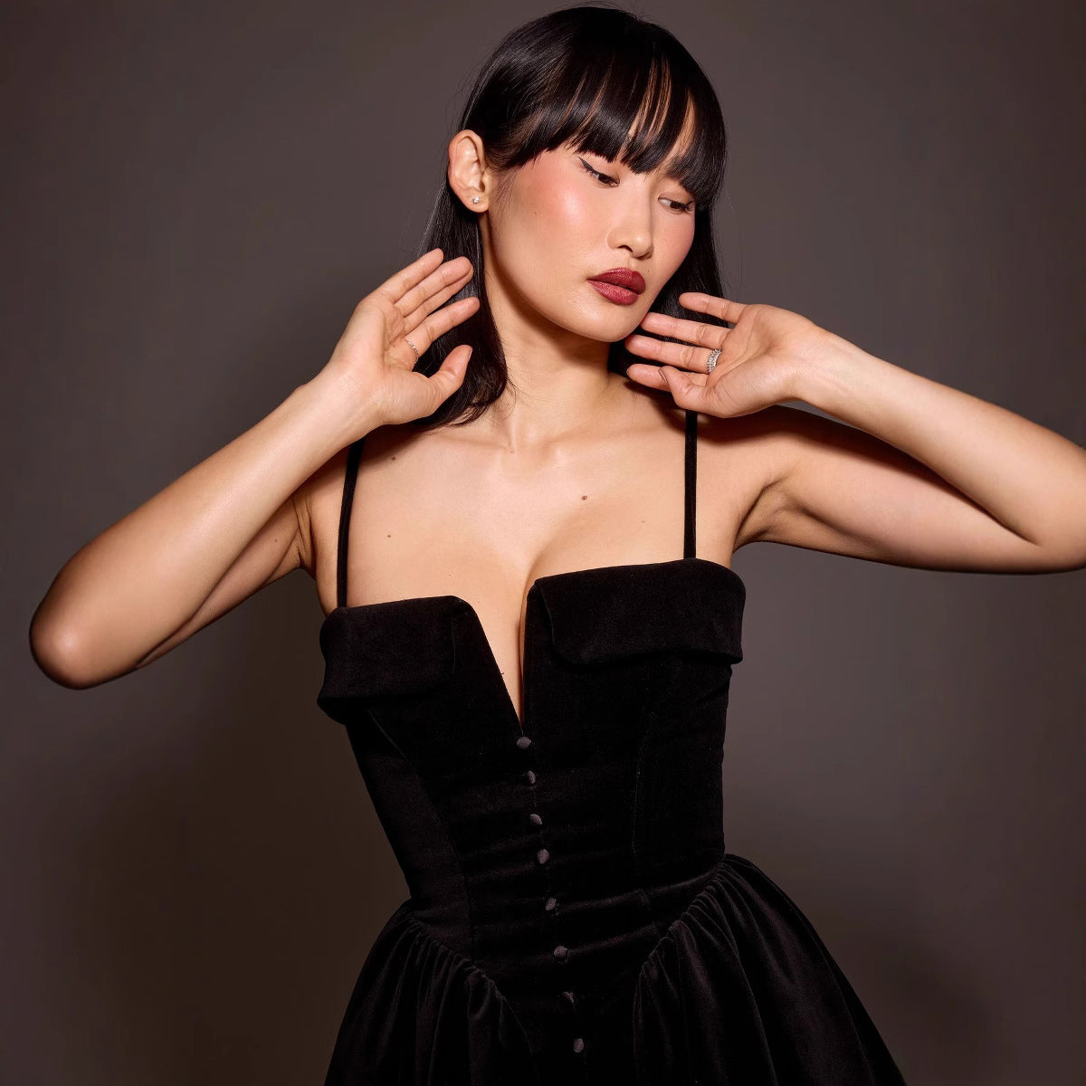 Women’s Mini Dress – Velvet – A-Line Fit – V-Neck – Decorative Buttons – Thin Straps