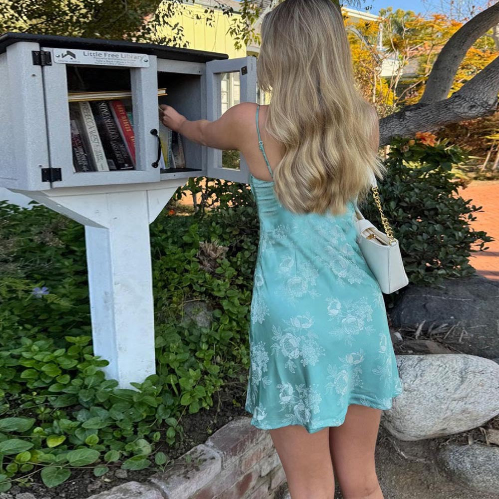 Women’s Mini Dress – Satin Fabric – Slim Fit – Spaghetti Straps – Sweetheart Neckline