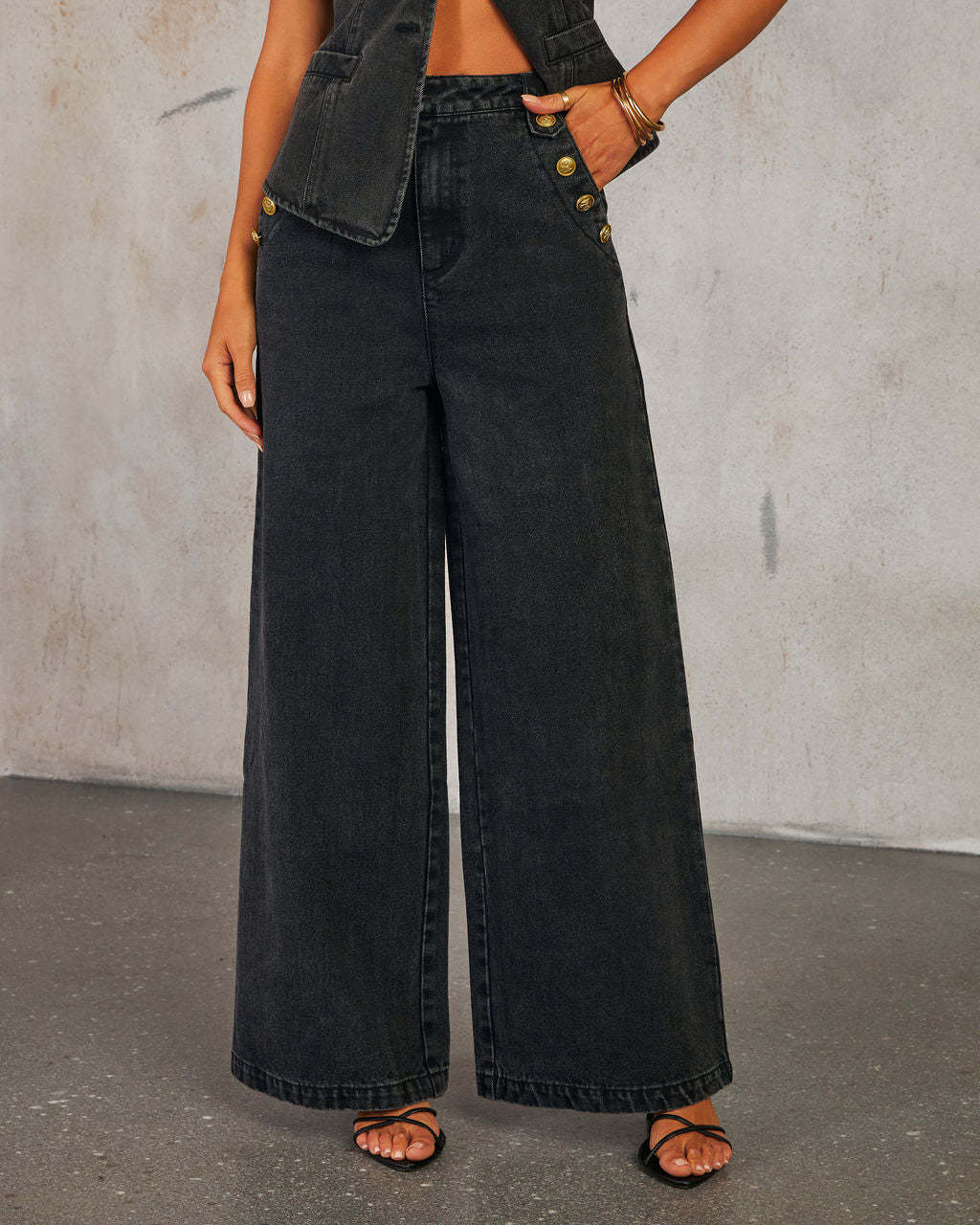 Women’s Denim Vest – Tailored Fit – Button-Down – Waist-Length Structured Design