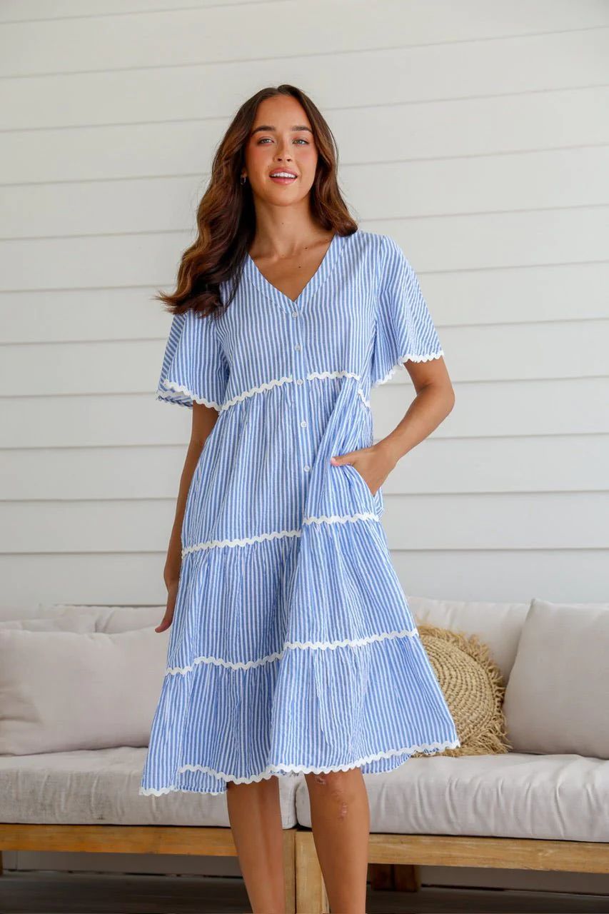 Women’s Midi Dress – V-Neck – Loose Fit – Tiered with Lace Trim – Short Sleeve Cotton