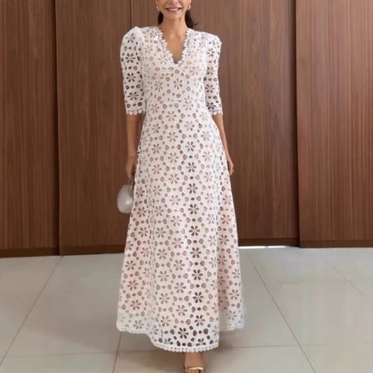 Women’s Maxi Dress – Floral Lace – A-Line Fit – V-Neck – Mid Sleeve Formal Wear