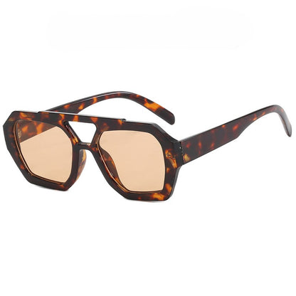 Women’s Oversized Sunglasses – Geometric Frame – Tinted Lens – Bold Retro Style