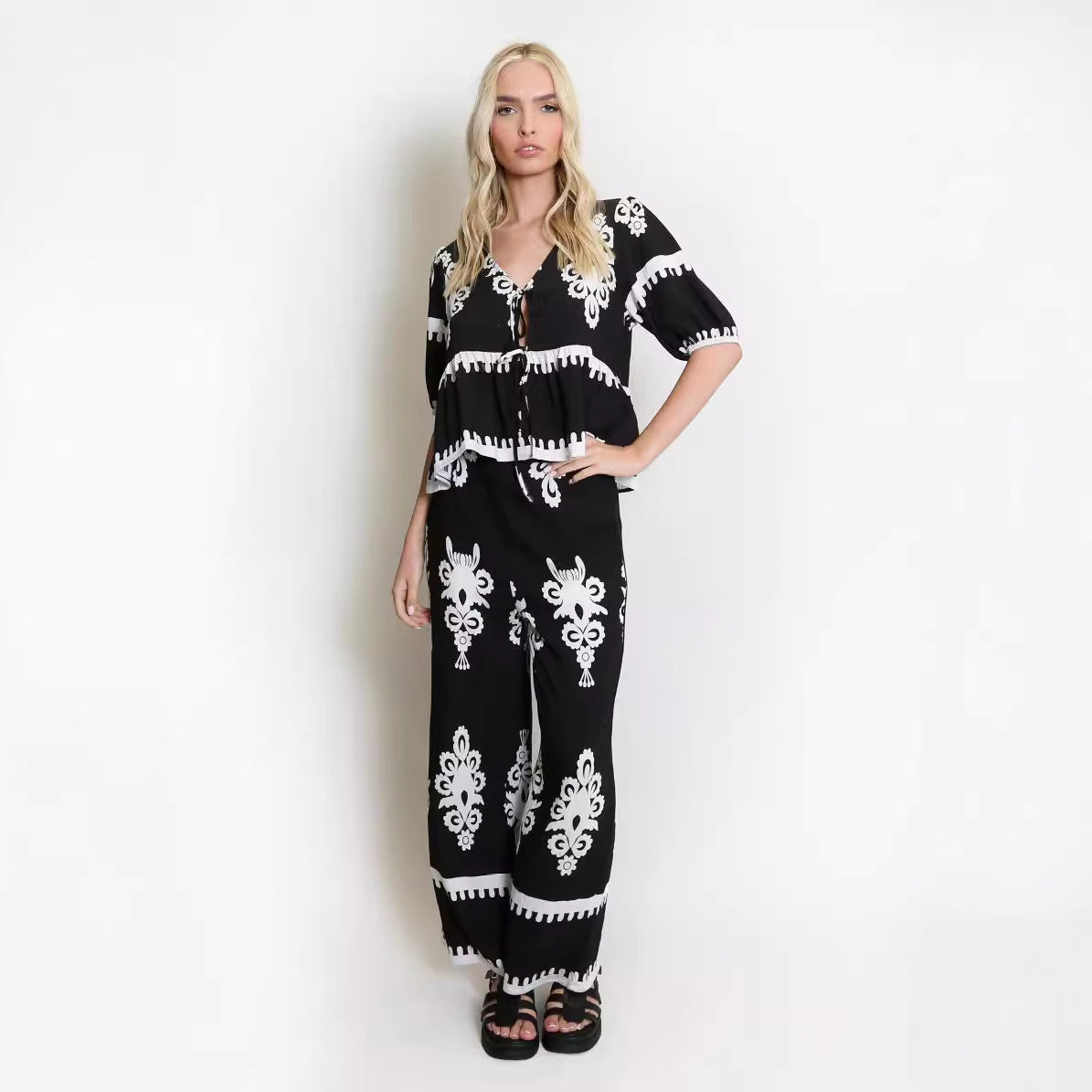 Women's Two-Piece Set – Lightweight Relaxed Fit Tie-Front Top – Wide-Leg Elastic Pants
