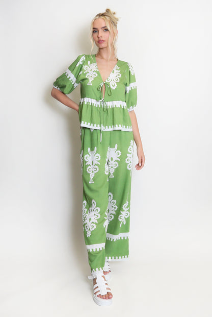Women's Two-Piece Set – Lightweight Relaxed Fit Tie-Front Top – Wide-Leg Elastic Pants