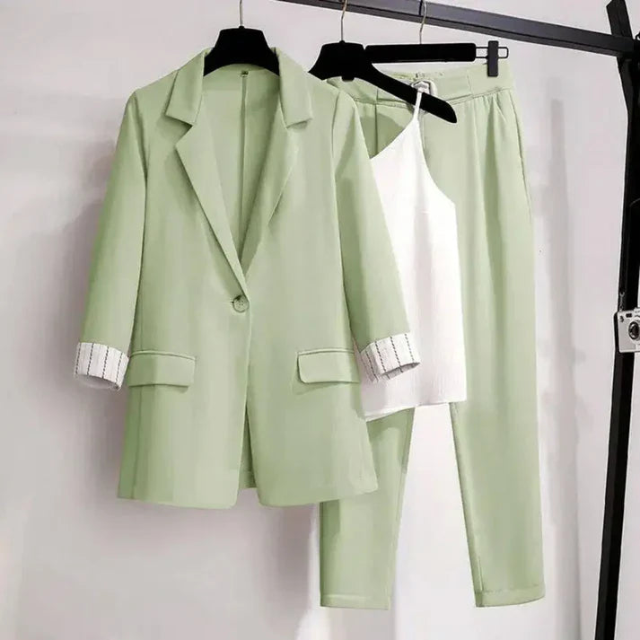 Women’s Three-Piece Set – Structured Fit – Notched Lapel – Single Button – Turned Cuff – Hip Length
