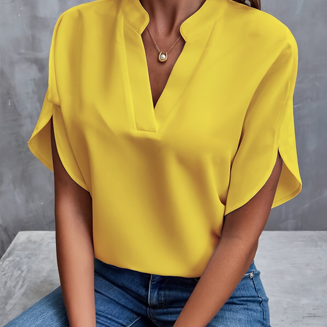 Women’s Blouse – Relaxed Fit – Silk Look – V-Neck – Flared Sleeves – Soft Drape