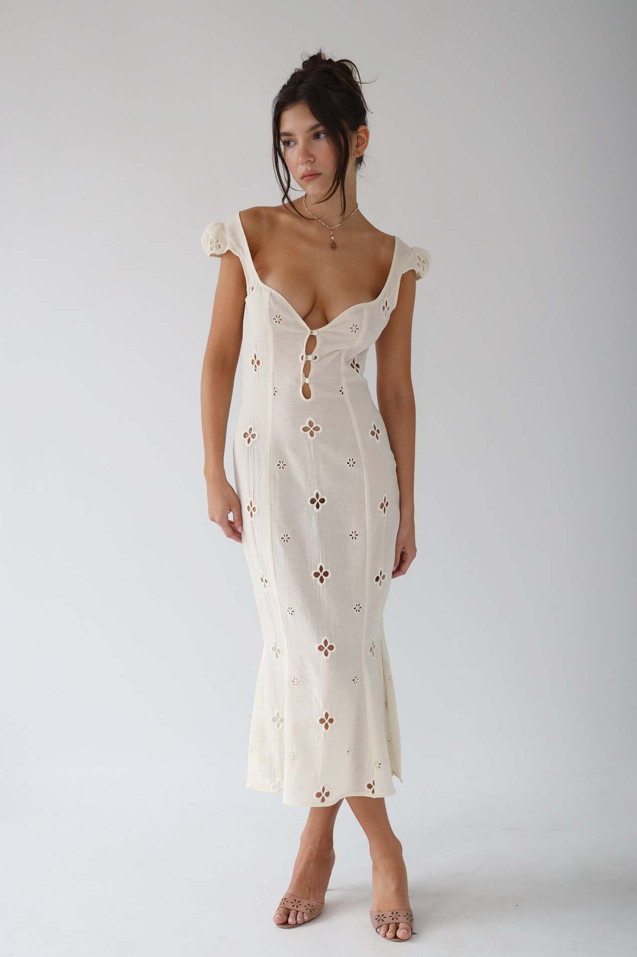 Women’s Midi Dress – Fitted Silhouette – Embroidered Floral – V-Neck – Cap Sleeves
