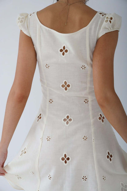 Women’s Midi Dress – Fitted Silhouette – Embroidered Floral – V-Neck – Cap Sleeves