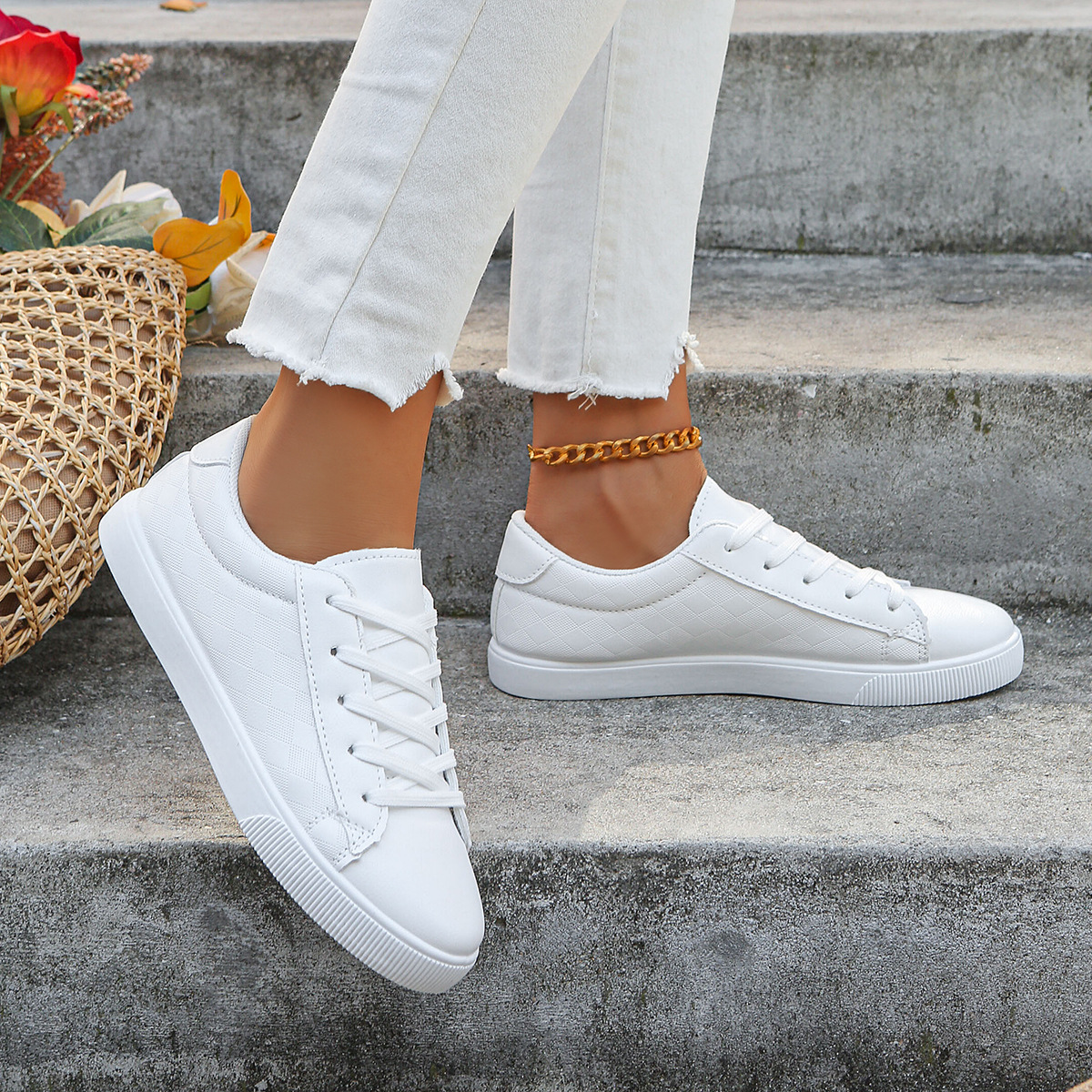 Women’s Sneakers – Low-Top – Lightweight – Lace-Up – Rubber Sole – Minimalist