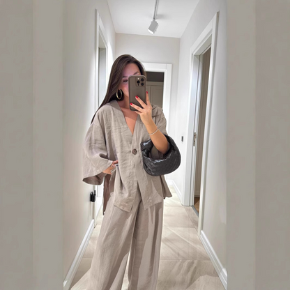Women’s Two-Piece Suit – Relaxed Fit V-Neck Top – High-Waist – Wide-Leg Trousers