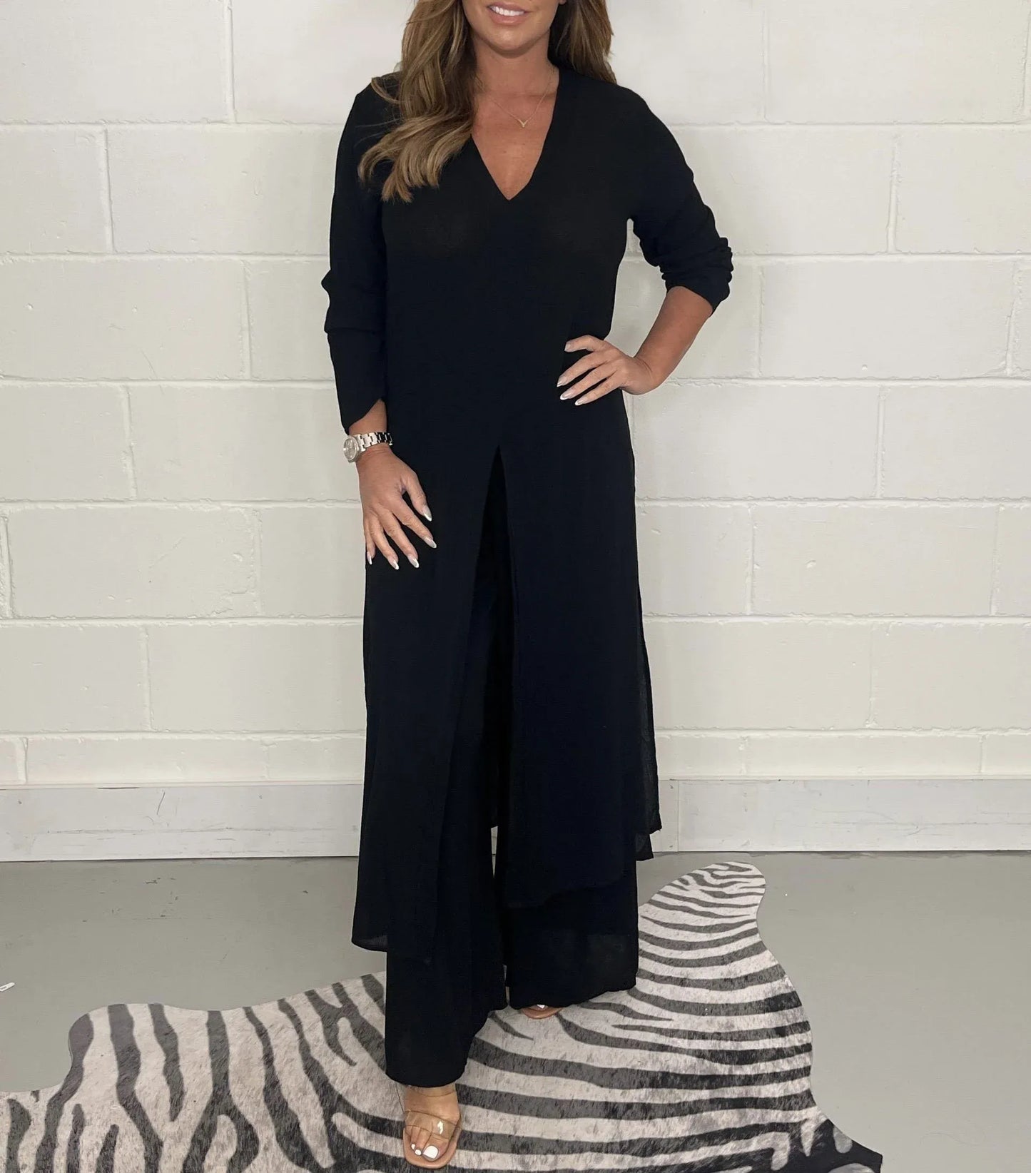Women’s Coordinated Set – Relaxed Fit – V-Neck Top – Front Slit – Wide-Leg Pants – Soft Drape