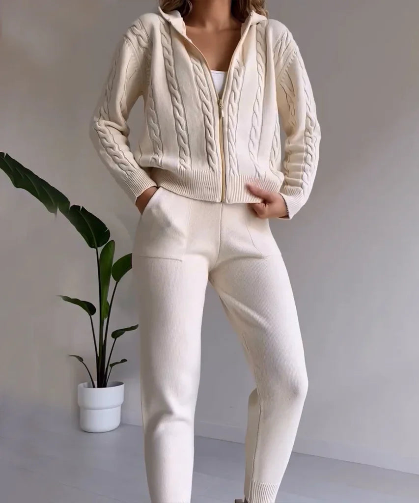 Women’s Knitted Set – Textured Knit – Oversized Fit – Zip Front – Cable Knit Design