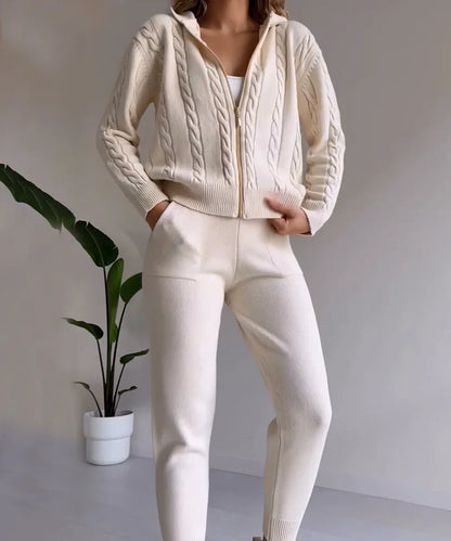 Women’s Knitted Set – Textured Knit – Oversized Fit – Zip Front – Cable Knit Design