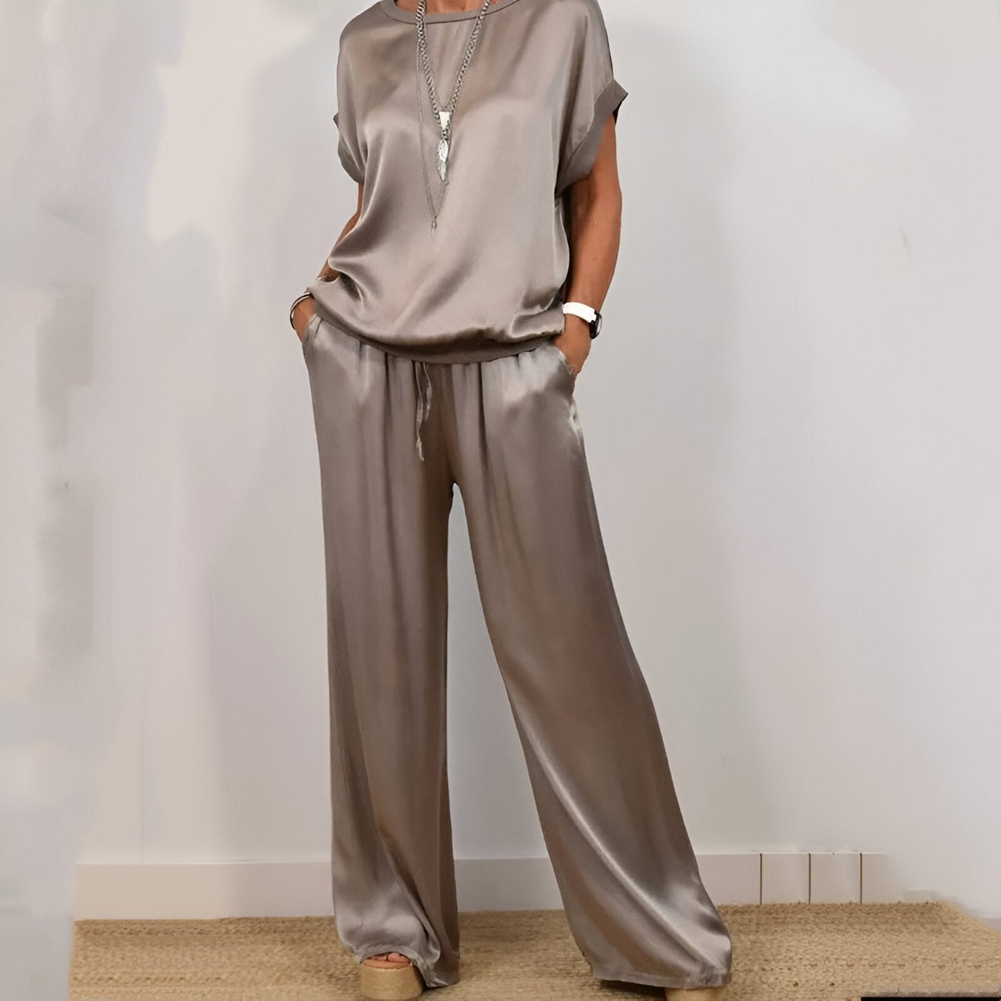 Women’s Two-Piece Set – Relaxed Fit – Wide-Leg Pants – Drawstring Waist – Soft Touch Fabric