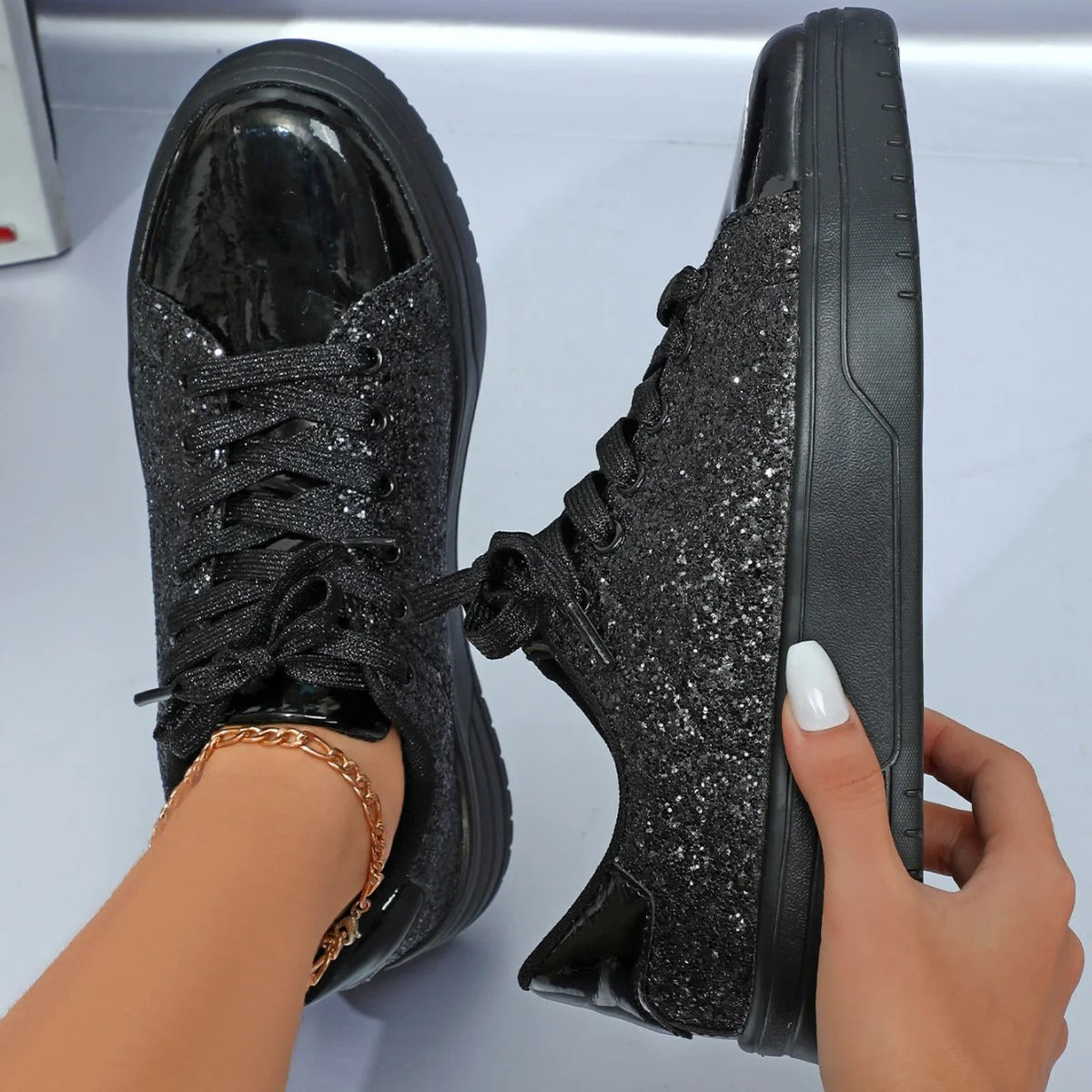 Women’s Low-Top Sneakers - Glitter Upper - Lace-Up - Cushioned Collar