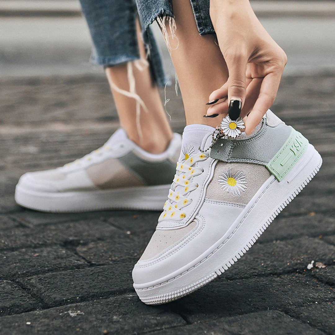 Women’s Low-Top Sneakers – Leather Look – Cushioned Sole – Removable Charm – Breathable