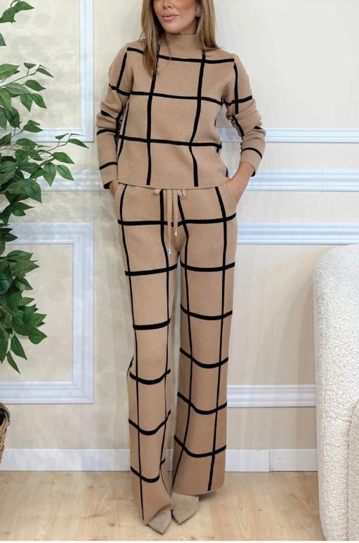 Women’s Knit Suit Set – Relaxed Fit – Plaid Pattern – Long Sleeve – Drawstring Waist