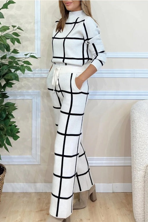 Women’s Knit Suit Set – Relaxed Fit – Plaid Pattern – Long Sleeve – Drawstring Waist
