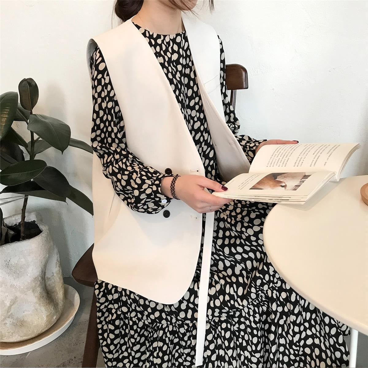 Women’s Suit Vest – Loose Fit – Double-Breasted – Hip Length – Tailored Layering