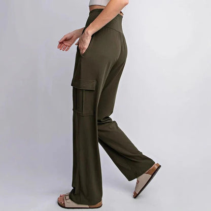 Women's Cargo Pants - Relaxed Fit - High Waisted