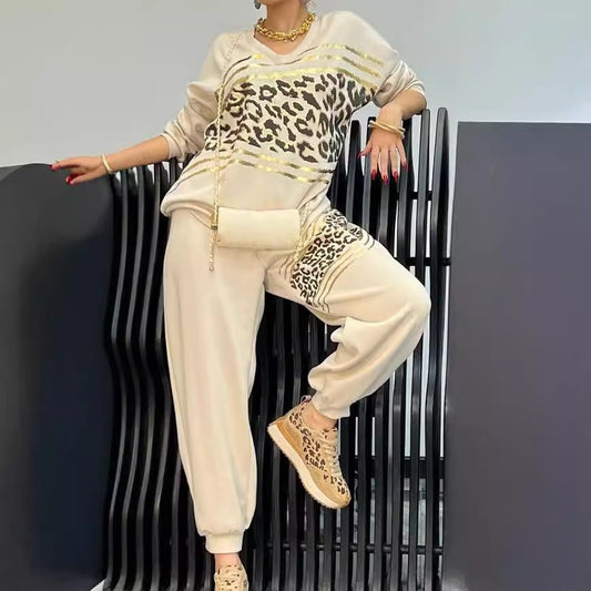 Women’s Sweatshirt and Pants Set – Relaxed Fit – Leopard Print – Metallic Trim – Jersey