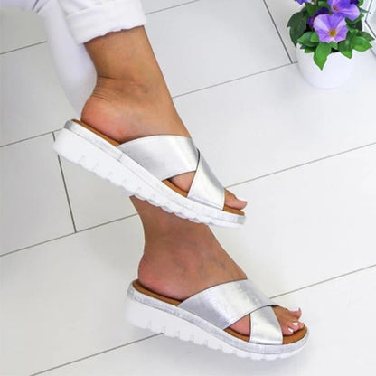 Women’s Sandals – Crisscross Straps – Cushioned Platform Sole – Casual Comfort Fit