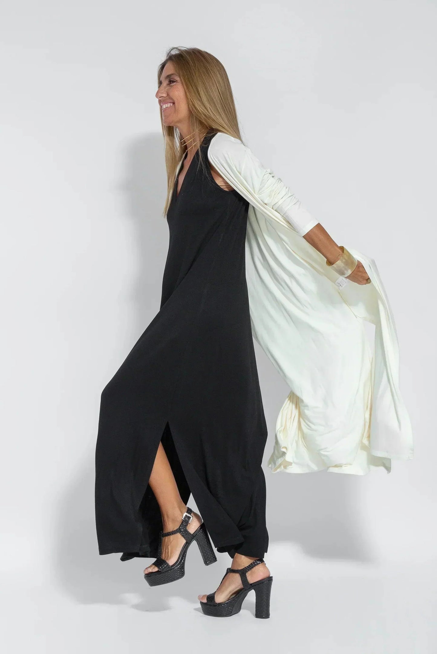 Women's Maxi Dress - Sleeveless A-Line - Lightweight Flowy V-Neck Elegant Fit