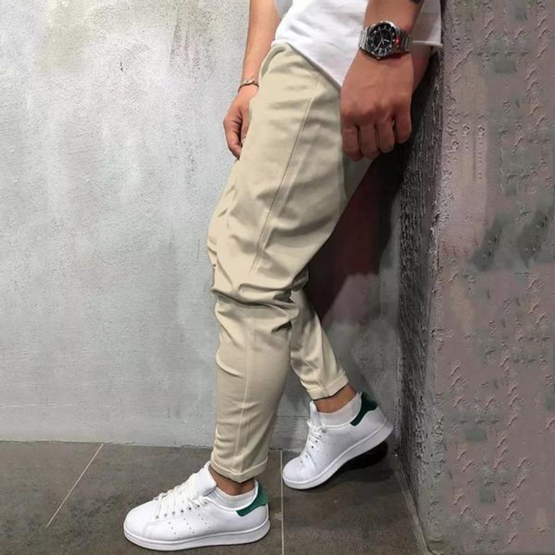 Modern, loose-fitting chino trousers for men