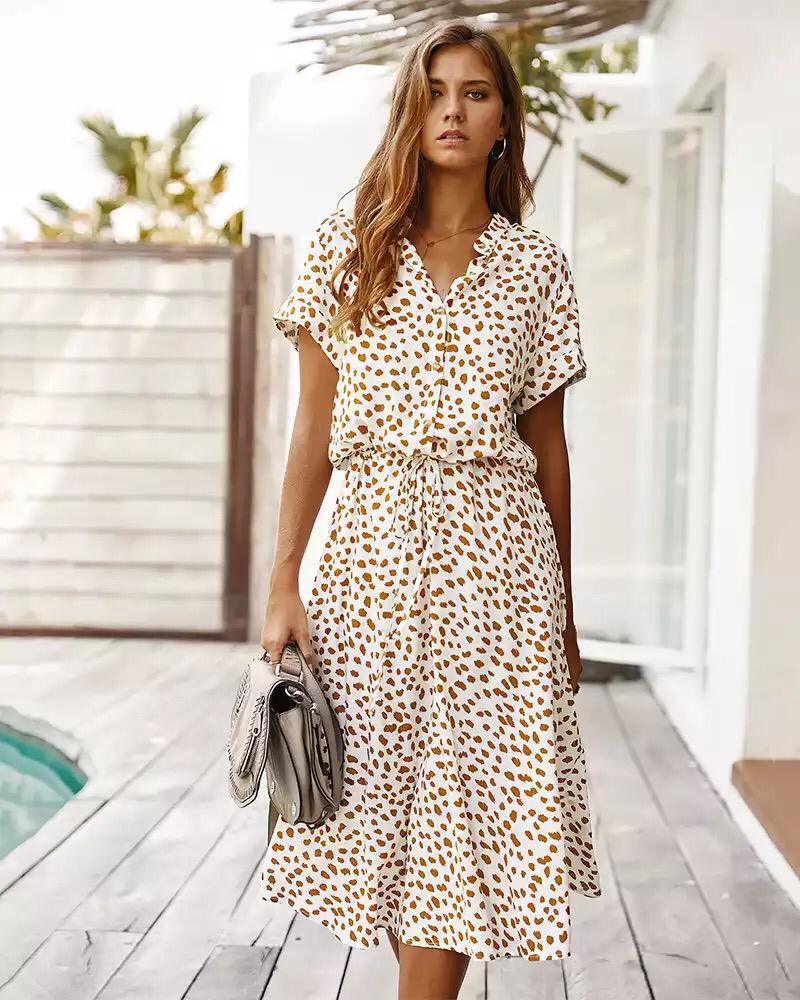 Elegant dress with leopard print for women