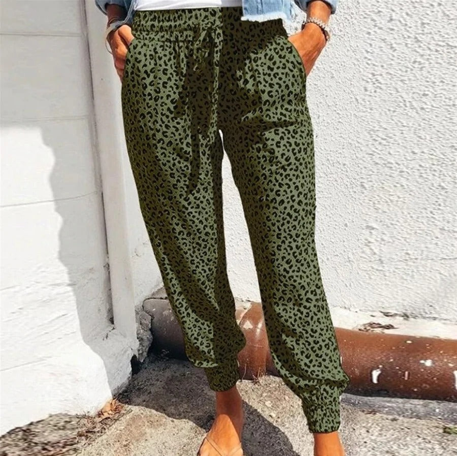 Loose trousers with leopard pattern for women