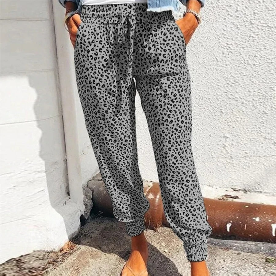 Loose trousers with leopard pattern for women