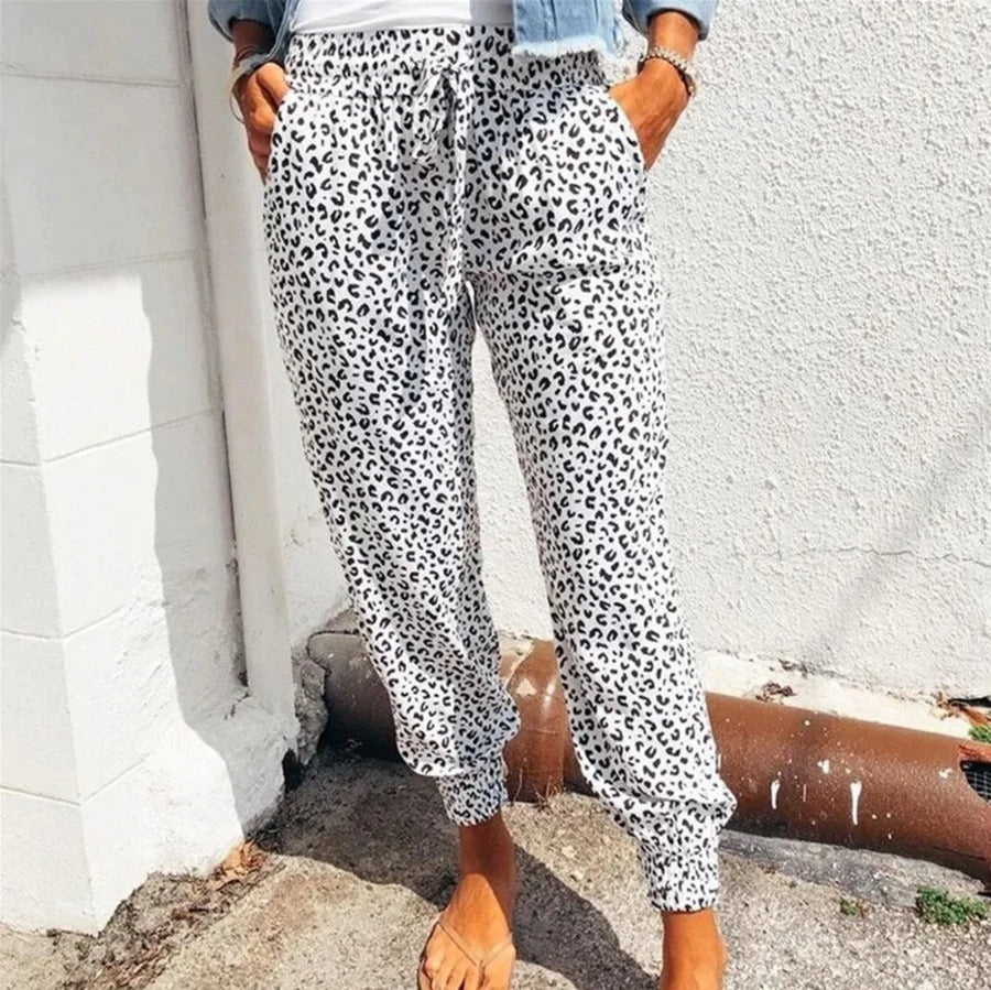 Loose trousers with leopard pattern for women